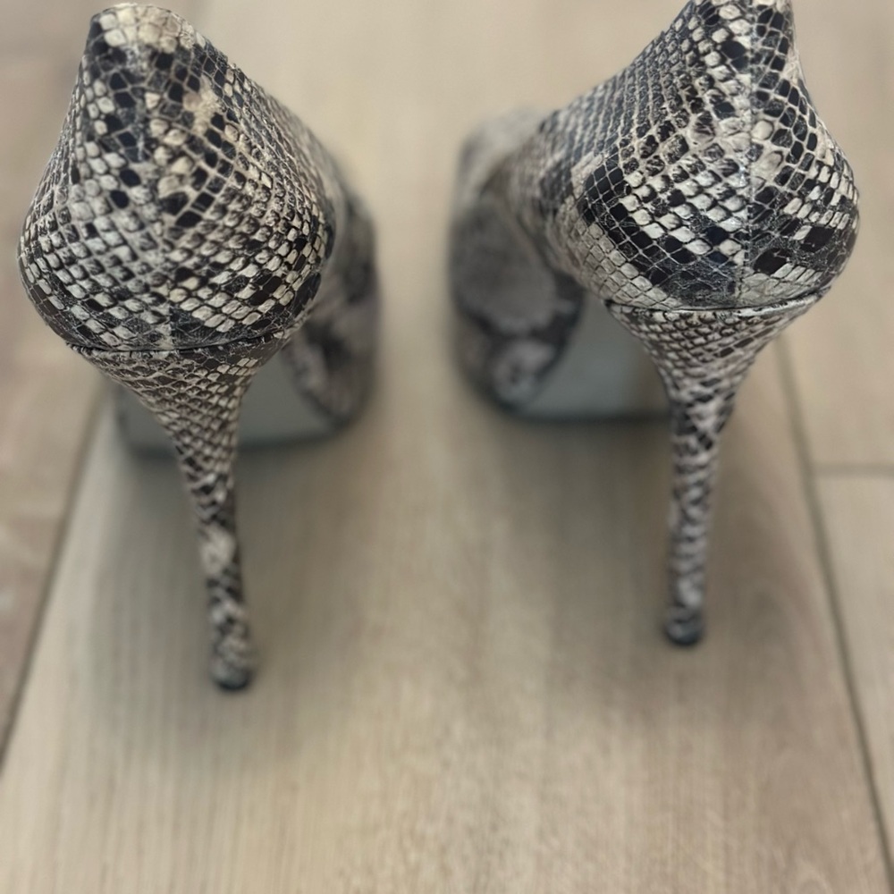 EUC Enzo Angiolini Snake Print Tanen Peep Toe Heels Size 11 - Picture 3 of 3